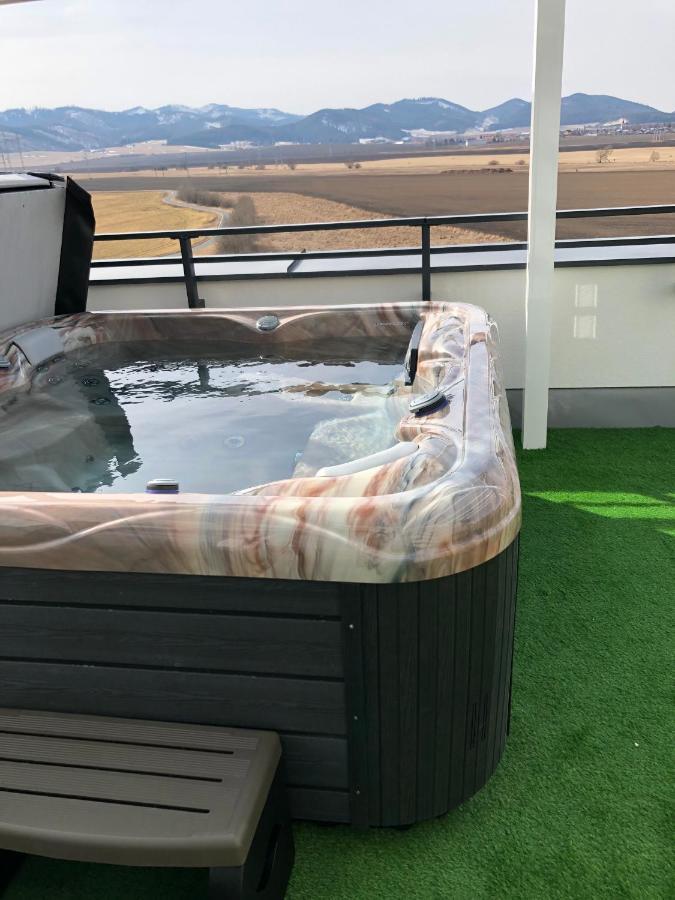 Tatra Billetee Apartman S Luxusnym Vyhladom Na Vysoketatry A Sukromnym Wellness Poprad Luaran gambar