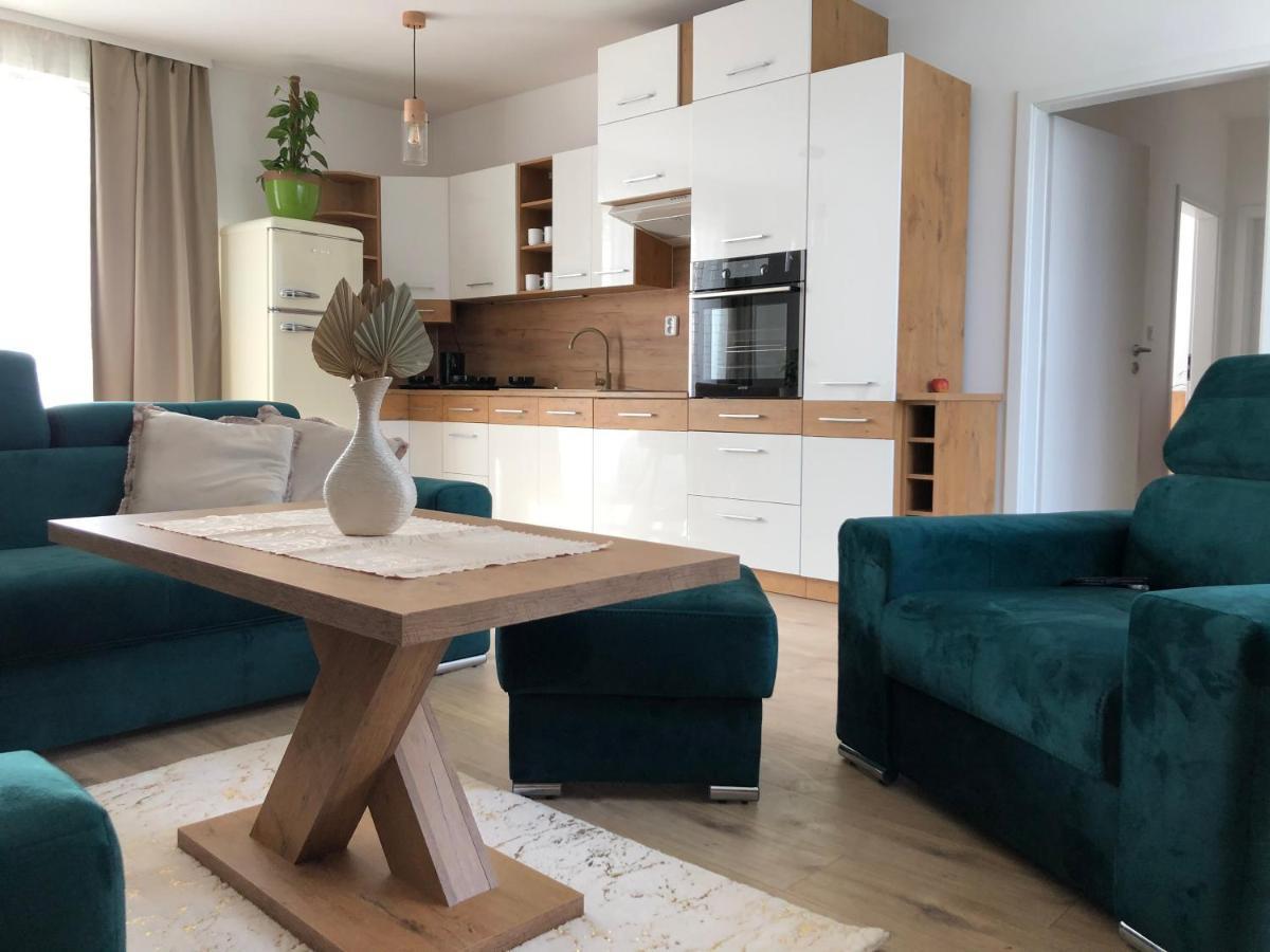 Tatra Billetee Apartman S Luxusnym Vyhladom Na Vysoketatry A Sukromnym Wellness Poprad Luaran gambar